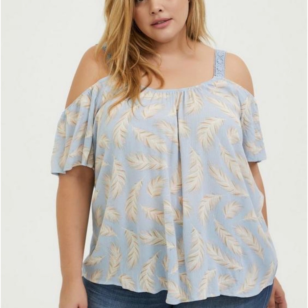 Feathers cold shoulder top NWT from Torrid. Size 3x 22-24